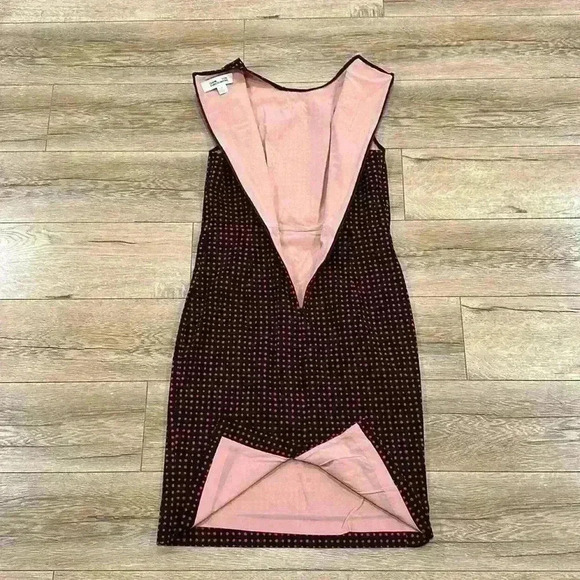 DIANE VON FURSTENBERG Dress Size 8 in Excellent Condition - Picture 4 of 4